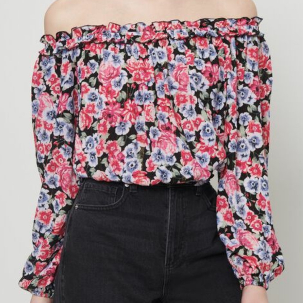 💙 NWOT Printed Off Shoulder Blouse - Picture 2 of 9